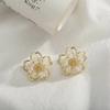 Cute Small White Flower Earrings for Women Party Golden Acrylic Plant Floral Stud Earrings Wedding Party Elegant Korean Jewelry