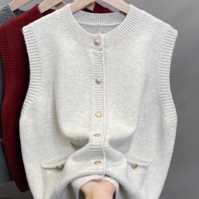 Knitted Sweater Vest Women Gold Buckle O-Neck Sleeveless Chic Red Knit Pullovers Soft Elegant Sweater Fall Winter Vests Clothing
