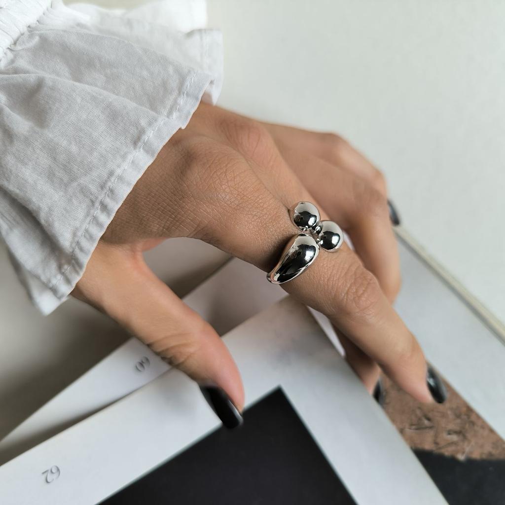 Silberring ohne Steine, Gewicht des Artikels 7,35 g (2193401)