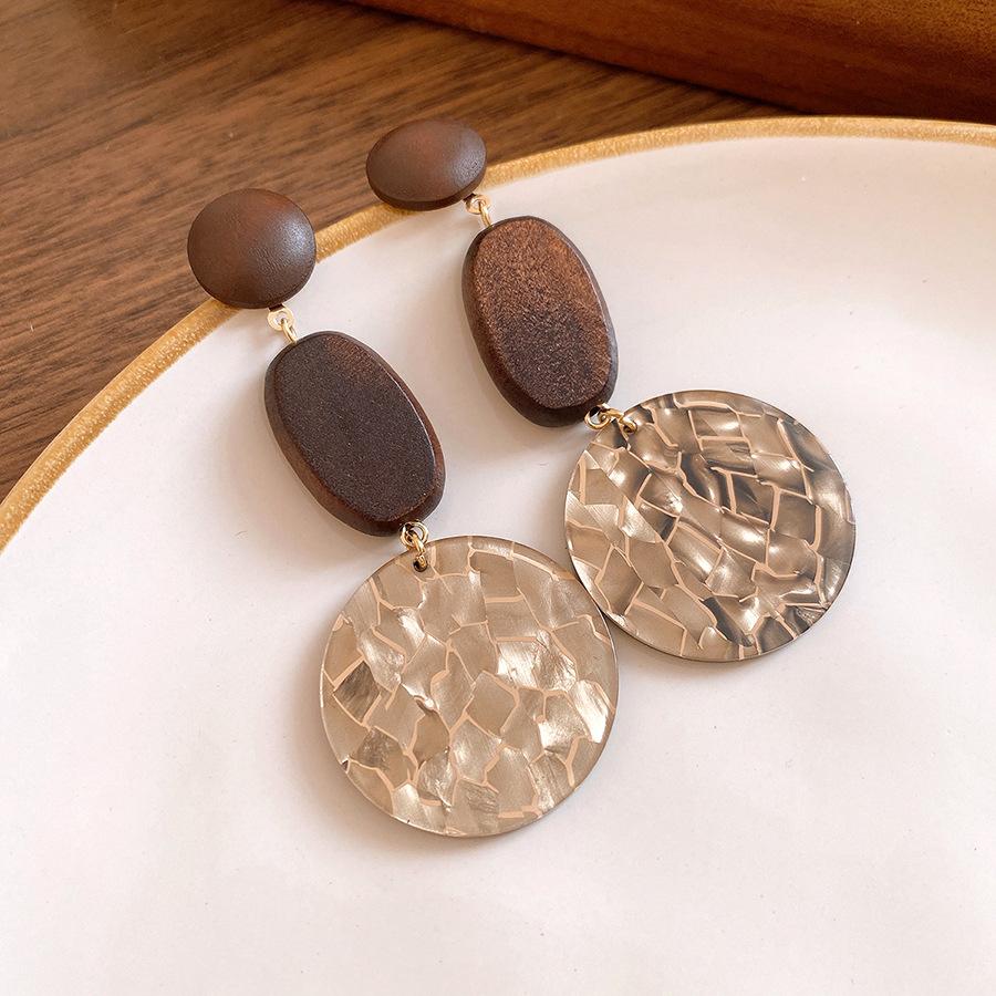 

Silver Needle Wood Round Pendant Earrings Japanese and Korean Simple Fashion Versatile Earrings Niche Premium Temperament Earrings Women