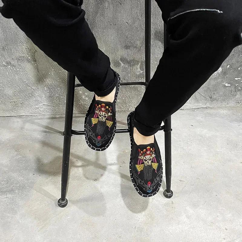 Fashion Cloth Shoes Embroidery Flower Social Guy Male Moccasin-Gommino Student Casual Shoes Fashion National Chinese Style 2024