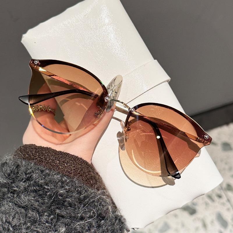 Óculos de sol estilo olho de gato feminino clássico não polarizado, óculos leves sem aro de metal, óculos antirreflexo para viagem