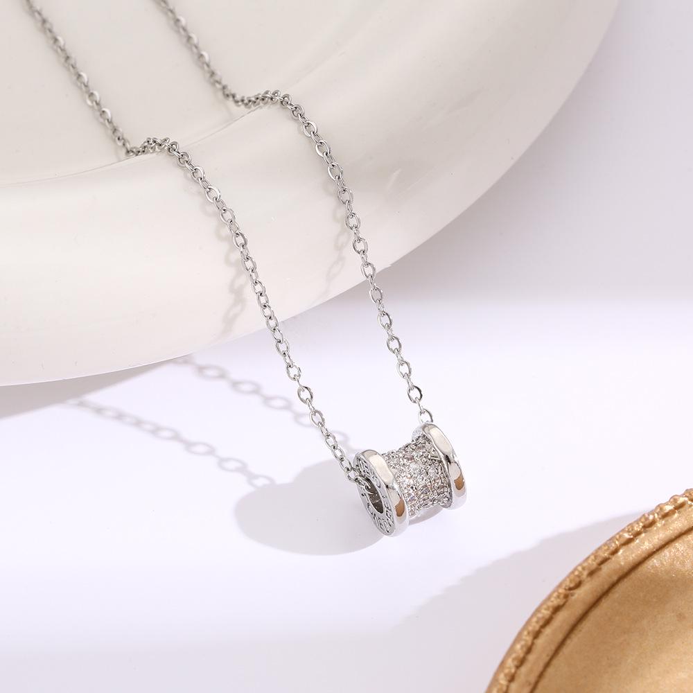 Hochwertige Damen Halskette aus Titanstahl mit vierblättrigem Kleeblatt - Nicht verblassend, vielseitige Schlüsselbeinkette