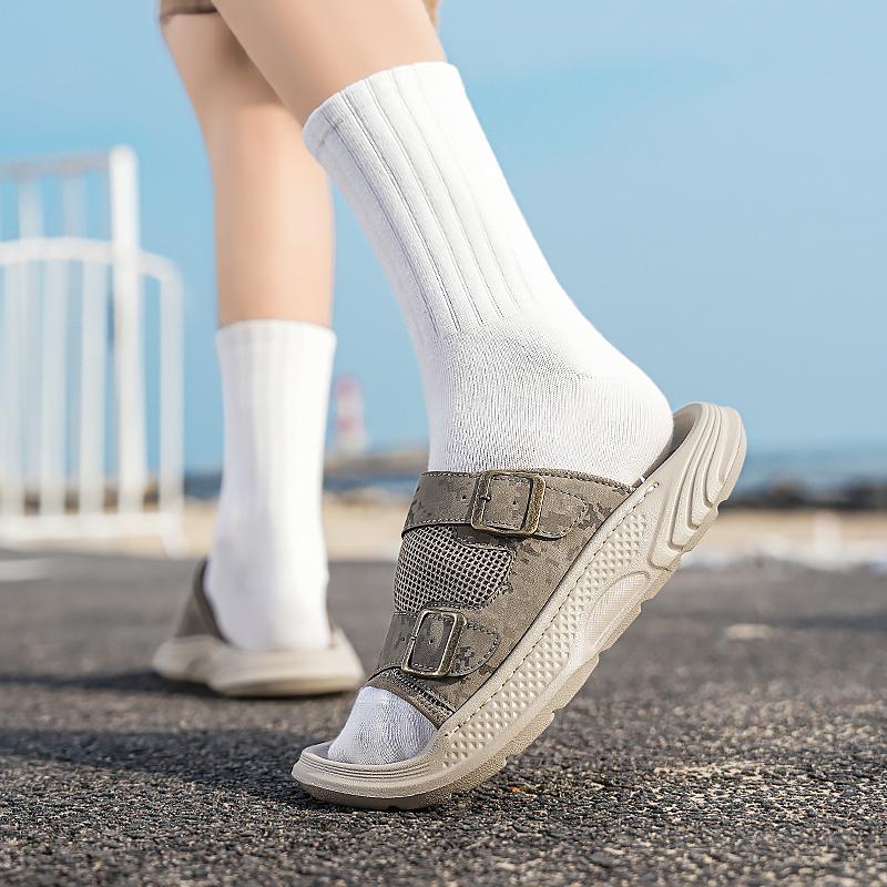 Fashion Summer New men's slippers Comfortable and trendy design styles Outdoor leisure street walking Daily beach Breathable shoes