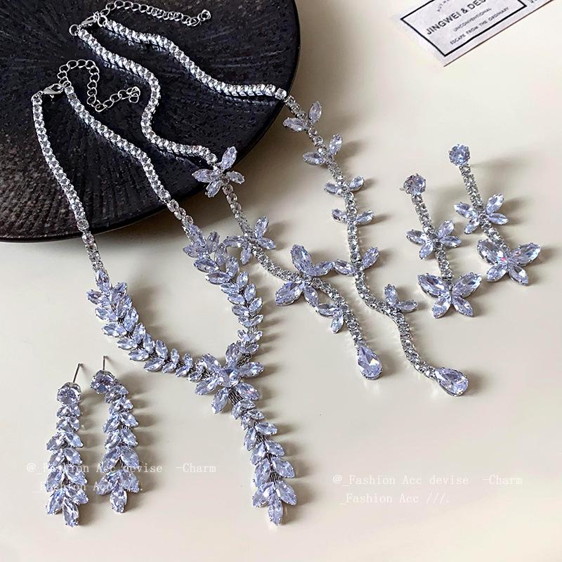 

Elegant Butterfly & Zircon Water Drop Pendant Necklace - Luxury Commuting Fashion