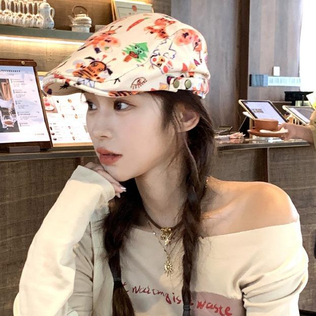 Cute graffiti forward hat female personality retro childlike funny short brim painter hat versatile beret