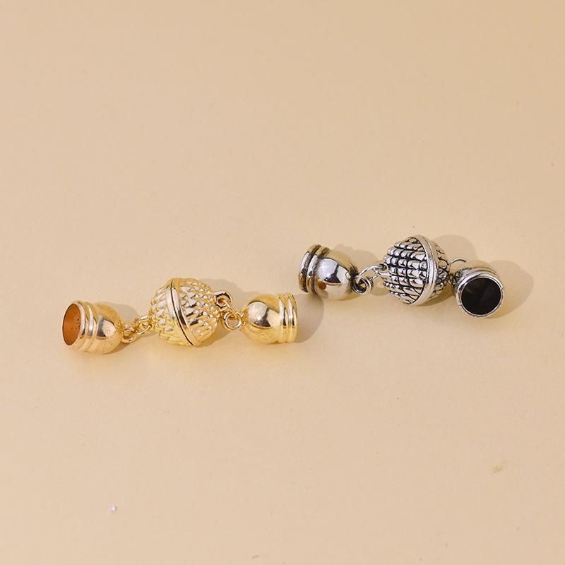 Versatile Magnetic Silk Scarf Buckle: Retro Round Design with Nail-Free High-End Feel