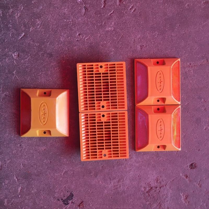 Brangdy Plastic Reflective Road Stud