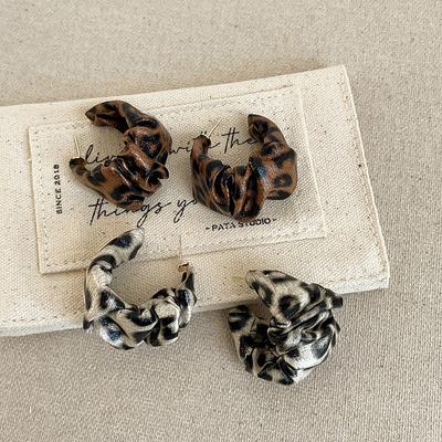 Maillard Pleated Leopard Print Leather Stud Earrings Women'S Exaggerated High Sense Personality Fashion Temperament Versatile Earrings