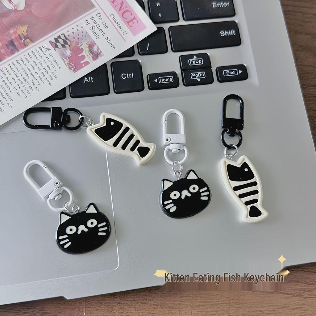 Cute Cartoon Kitten & Fish Keychain Pendant - Black & White Design for Backpacks, Couples, & Students