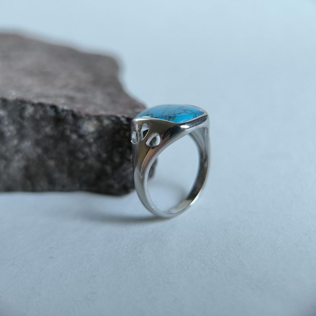 Серебряное кольцо с бирюзой, вес изделия 4,57 гр (2176558)