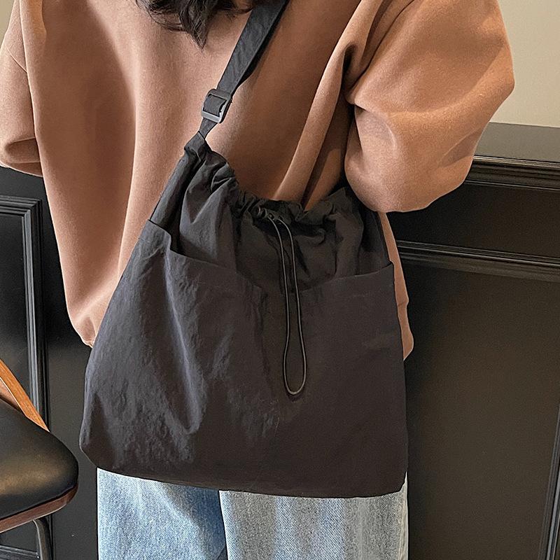 New Summer Large Capacity Drawstring Bucket Bag for Women Japanese Casual Crossbody Bag Street Shoulder Commuting Bag