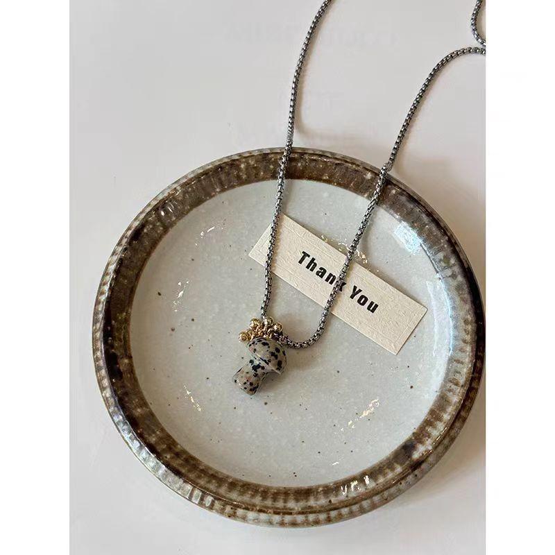 Adjustable Pearl Sweater Necklace: High-End 2025 Autumn/Winter Clavicle Chain for Women