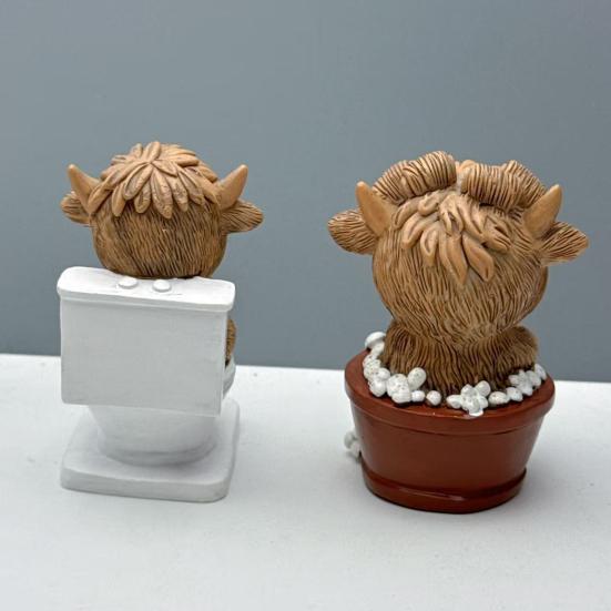 Highland Cattle Resin Statue Paper Roll Toilet Bathing Highland Cow Figurine