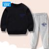 Boys' Spring/Autumn/Winter Sports Set Long-sleeved crew-necksweatshirt featuring "Californialetteringpaired with matching pants.
