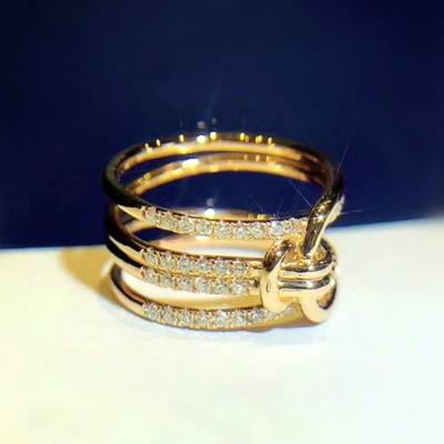 Huitan Ultimi Anelli da Donna Colore Oro a Forma di Croce Lussuosi Pavimentati con Scintillante Zirconia Cubica Bande per Occasioni Nuziali Matrimonio Evento di Raduno Occhio