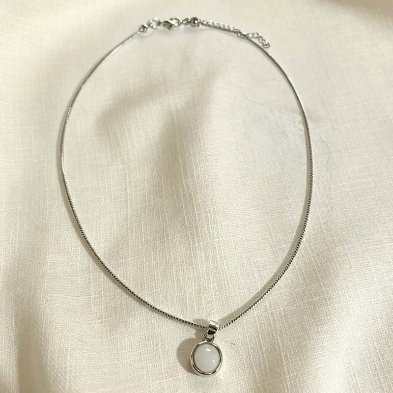 2025 White Chalcedony Round Pendant Necklace: Versatile Summer Fashion Clavicle Chain for a Chic and Stylish Look