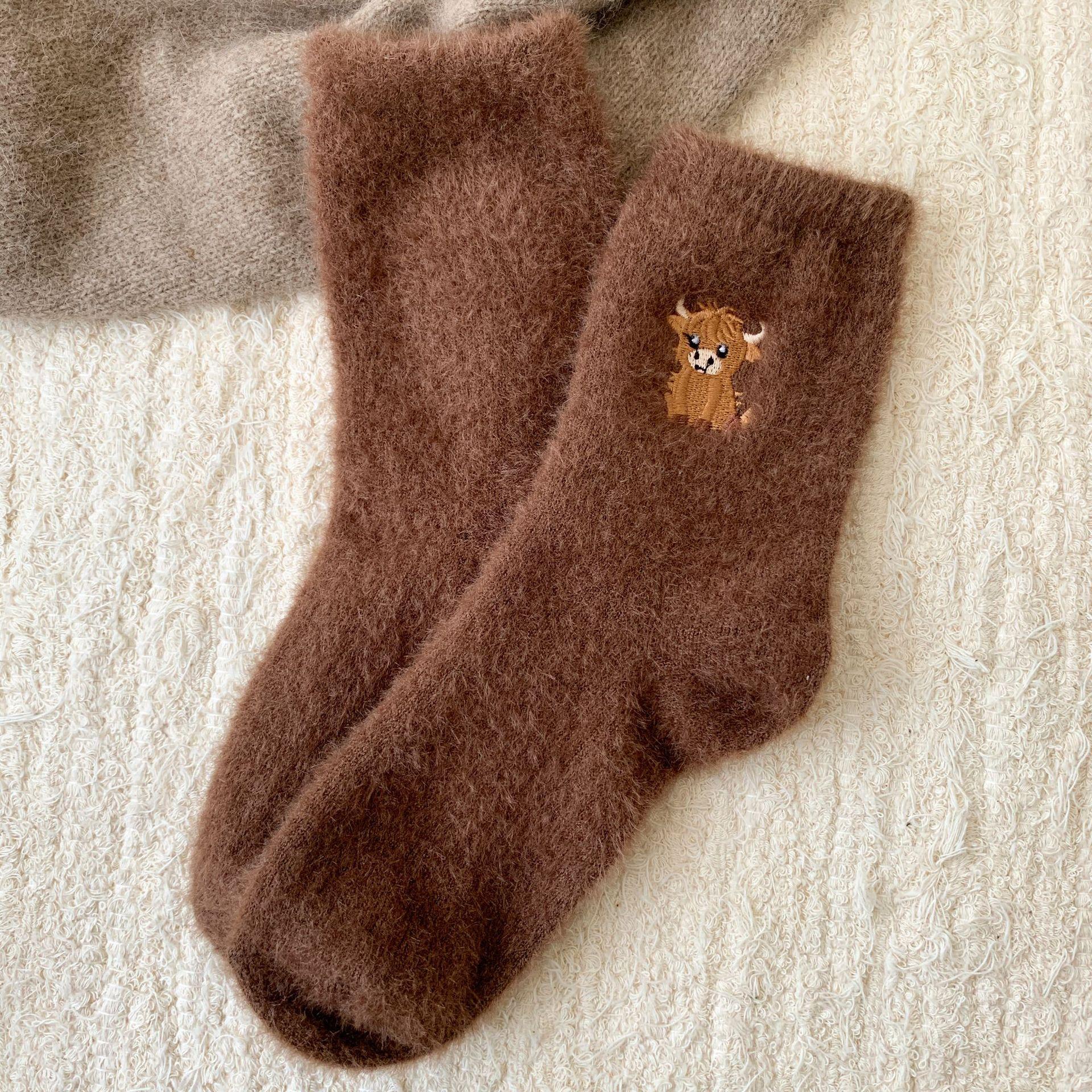 

1 Pair Women s Cow Embroidered Socks Winter Warm Socks with Cute Cartoon Socks 1 Pair колір темно кави