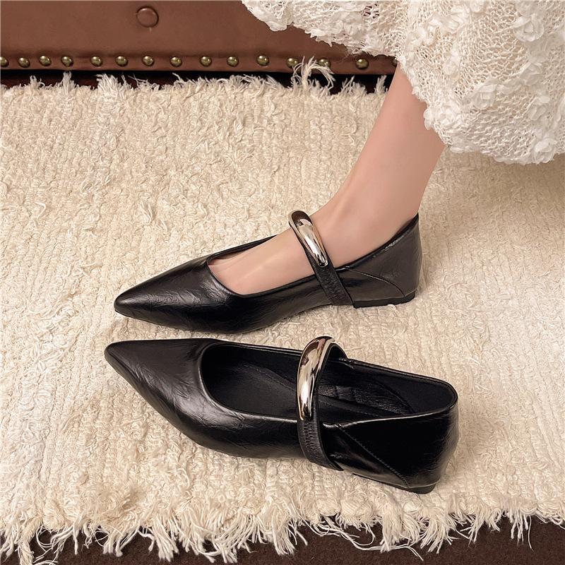 Design sense niche Mary Jane 2025 French gentle fairy wind metal buckle pointed head shallow mouth soft leather commuter shoes