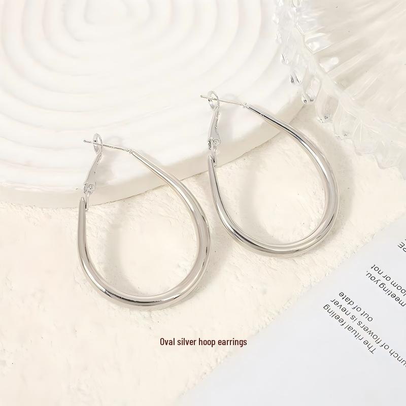 Minimalist High-End Water Drop Hoop Earrings: Elegant Light Luxury Jewelry for Everyday Wear