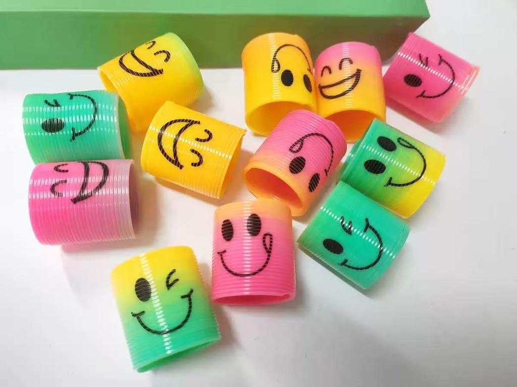 3.5CM Mini Smiley Face Rainbow Spring Ring: Children's Seven-Color Elastic Decompression Toy