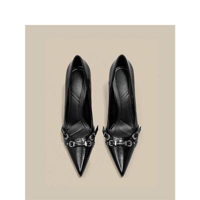 Schwarzes Licht und wunderschöne High Heels Damen 2024 neu Französisches Temperament vielseitig spitze Stiletto Einzelne Schuhe mit Rock