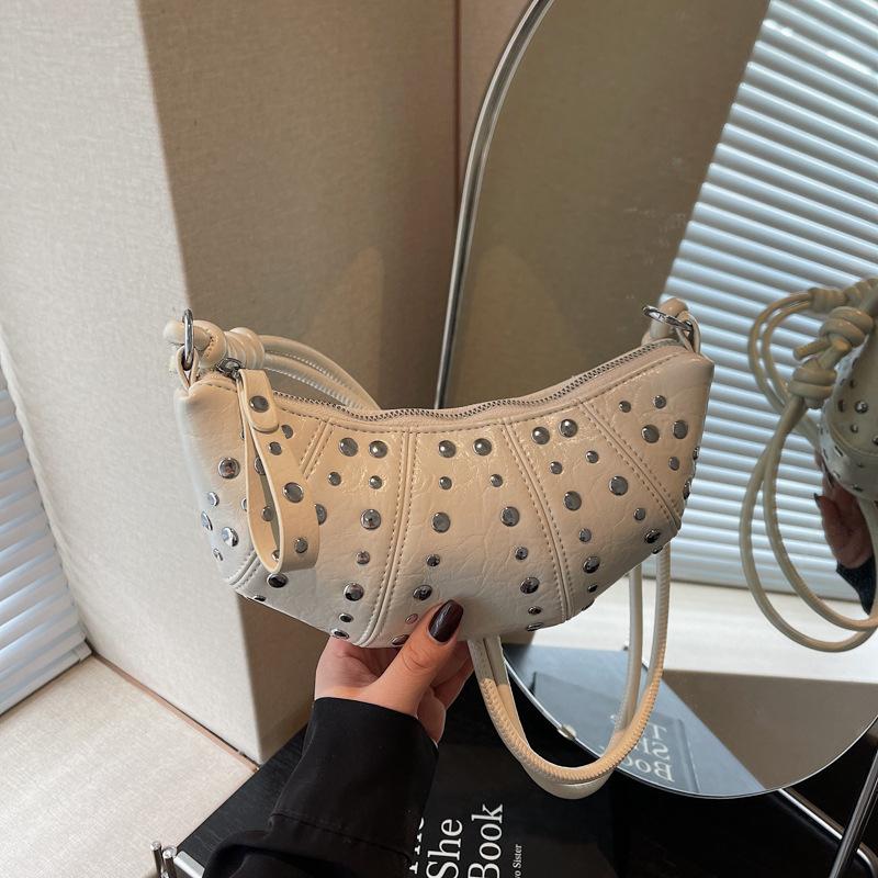 

Модный тренд ручная сумка-пельмень женская 2025 осень новая для работы продвинутое чувство заклепки одно плечо сумка-мессенджер 25*6*12