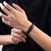 Minimalistisches Design Metall-Strang-Charme Armreif für Herren Magnetischer Verschluss Armband Zubehör Geflochtenes Lederarmband