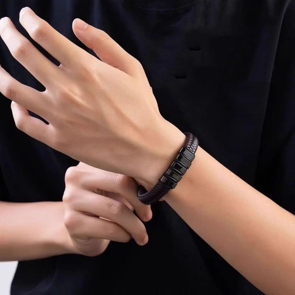 Minimalistisches Design Metall-Strang-Charme Armreif für Herren Magnetischer Verschluss Armband Zubehör Geflochtenes Lederarmband