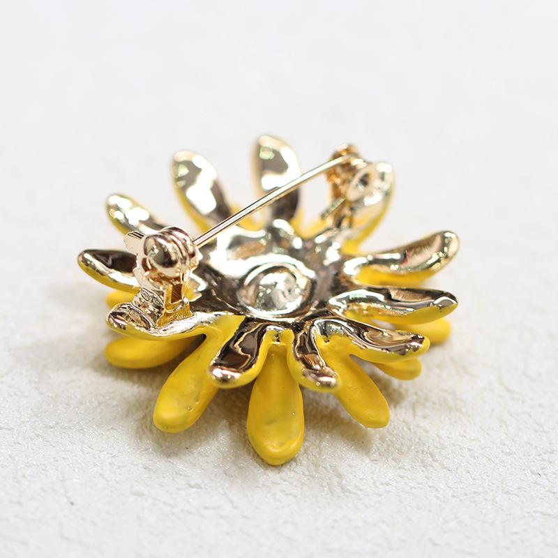 Korean Korean Temperament Yellow Sunflower Brooch Temperament Simple Pin Brooch For Men And Women