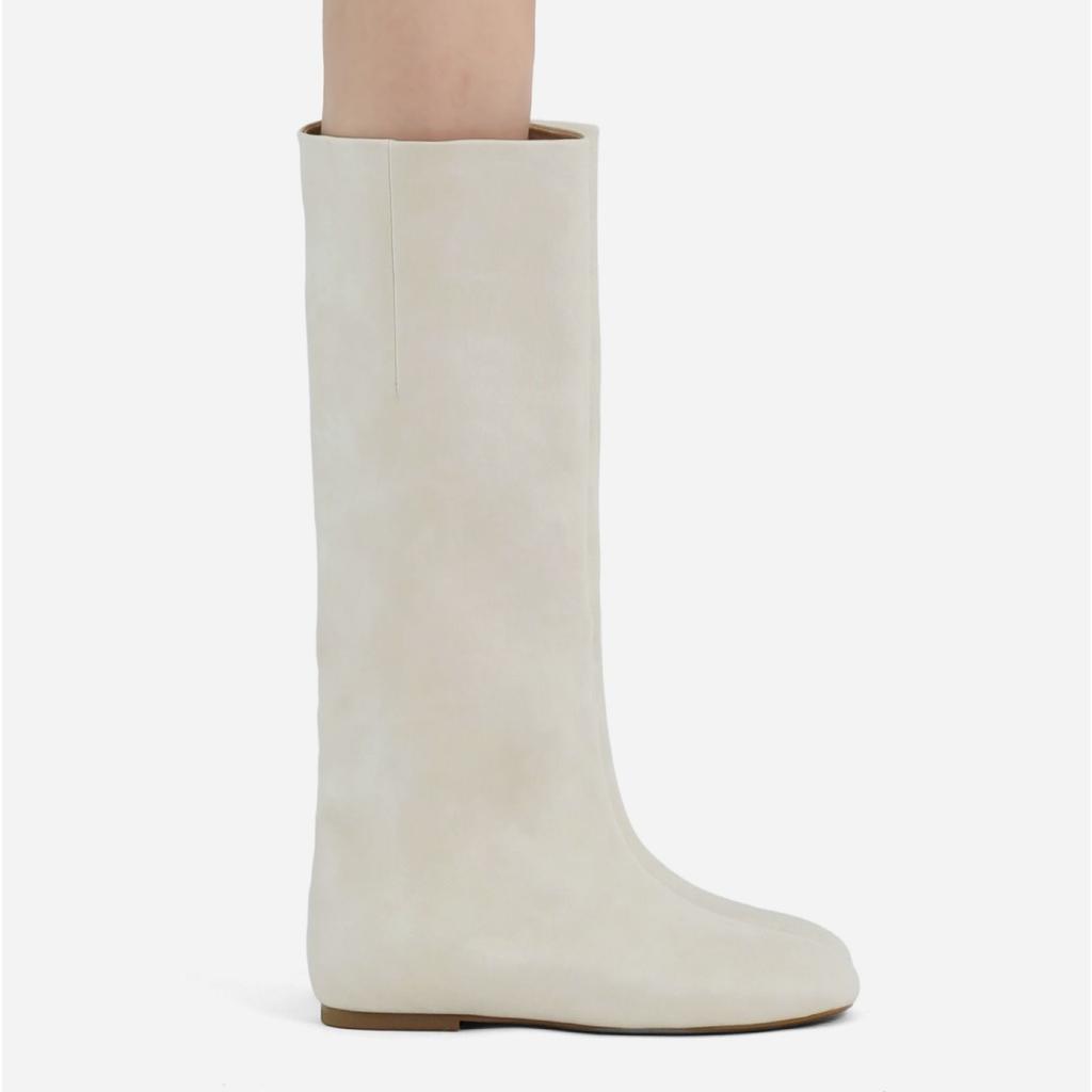 Koreanische Version 2025 Herbst und Winter neue erhöhende Ritterstiefel quadratische Spitze dünne lange Stiefel vielseitige weite Schaft Keilabsatz hohe Stiefel