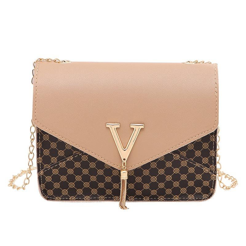 Kedja, fashionabel och enkel damväska, ny liten fyrkantig väska med bokstavsfransar, tryckt axelväska med prickar, en del.