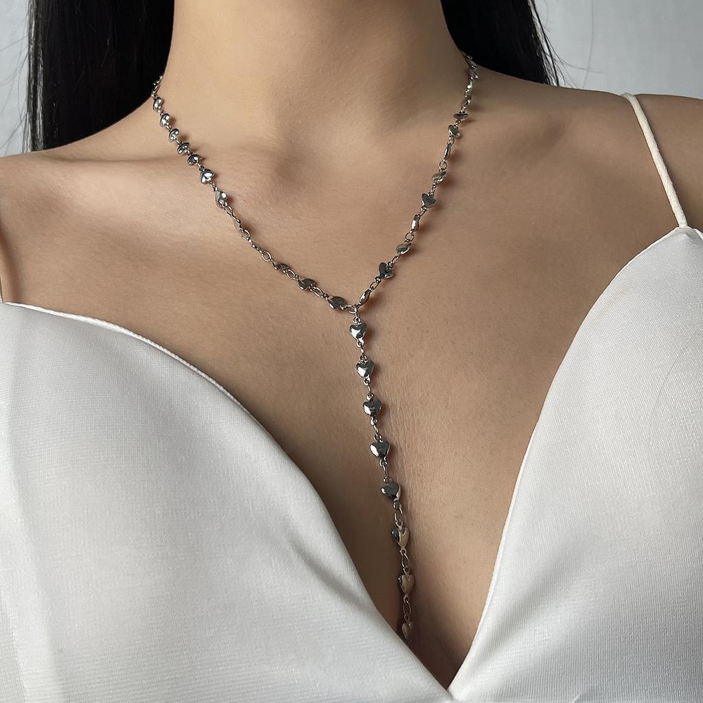 Prosty Naszyjnik z Wisiorkiem w Kształcie Serca z Frędzlem w Kształcie Litery Y