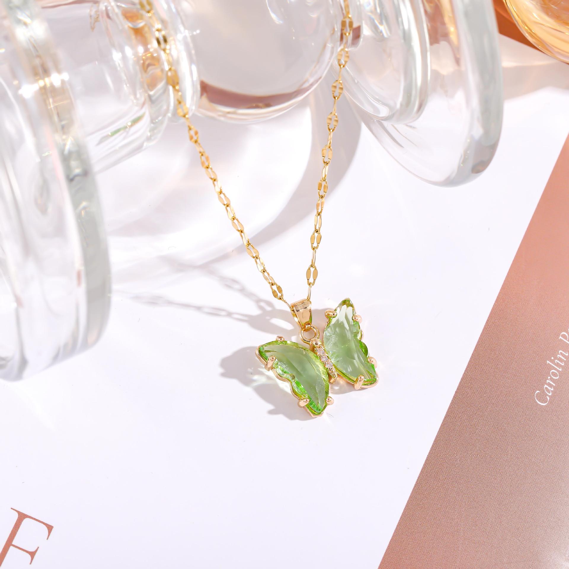 Iridescent Gradient Butterfly Necklace with Zirconia Rhinestones - Titanium Steel Clavicle Chain Pendant. 7*15 Butterfly светло-зеленый