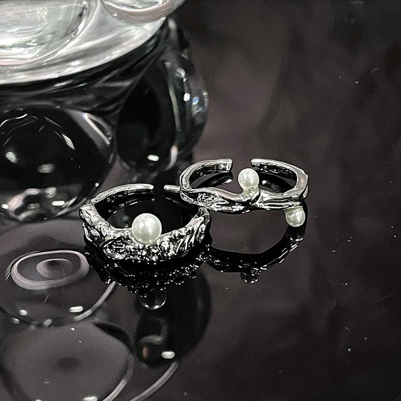 Niche Design Sense Irregular French Fold Fold Cold Wind Personality Dark Opening Ring Female