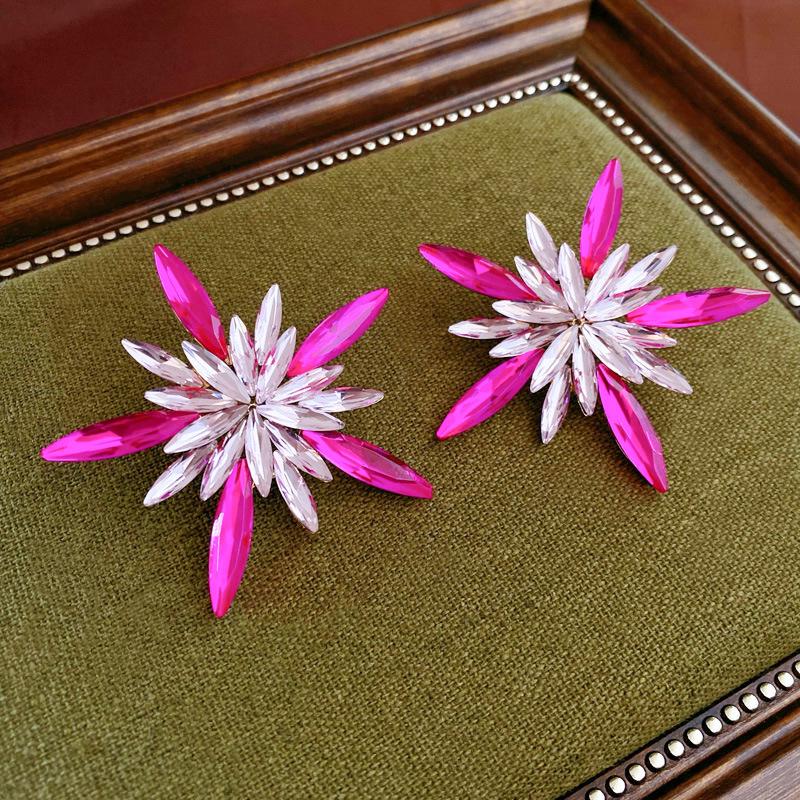 

European & American Luxury Snowflake Star Sterling Silver Earrings with Inlaid Diamonds: Fashionable, Flashy, High-End Accessories for Women