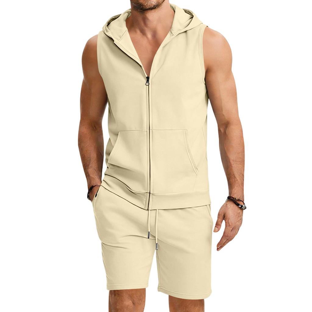 Herrväst med dragkedja och huva, ärmlös, samt shorts. Lätt, ledig, atletisk träningsdräkt. Sommaroutfit för utomhusaktiviteter.