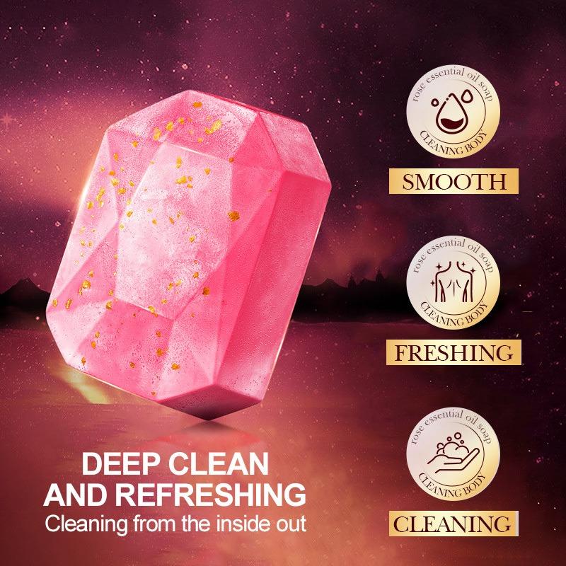 Le savon artisanal à l'huile essentielle Gold Foil Diamond nettoie la peau de la saleté et des impuretés et a un parfum longue durée. Convient à tous les types de peau