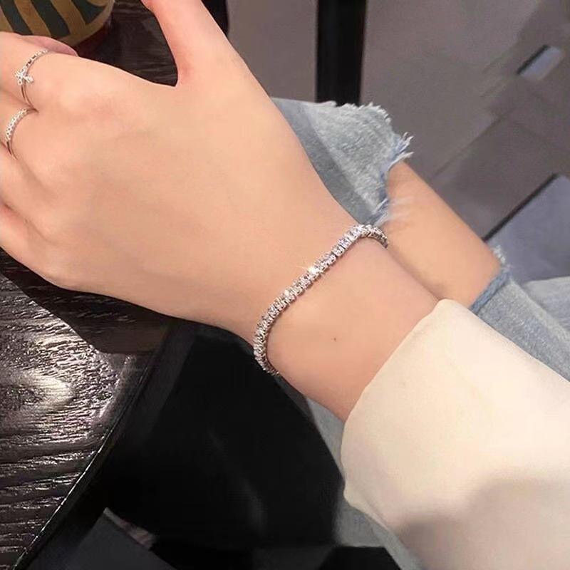 

Black gold four-leaf clover bracelet women s light luxury niche exquisite snake-shaped flash diamond flower bracelet high sense