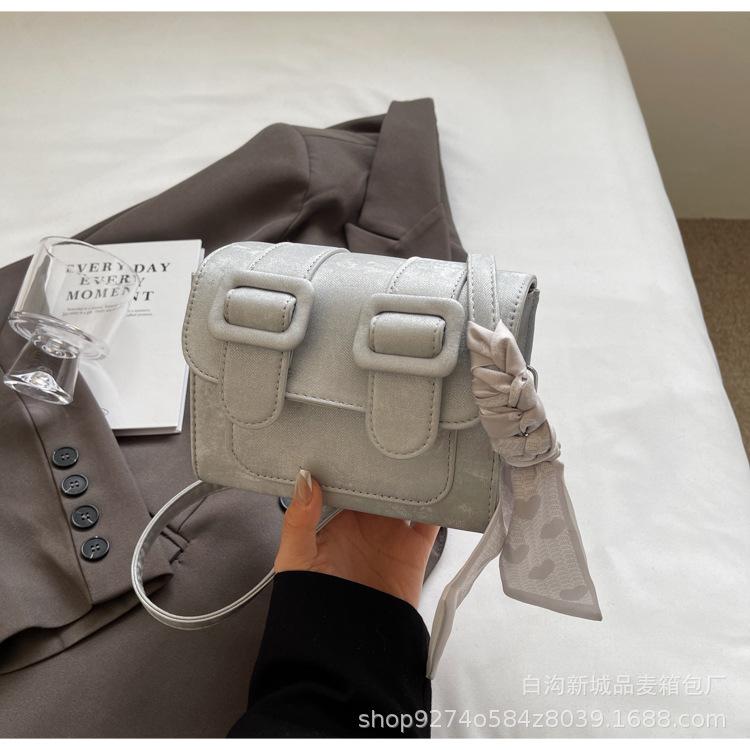 

Foreign-style niche commuter Cambridge bag popular messenger bag women 2025 new Internet celebrity ins shoulder bag срібний