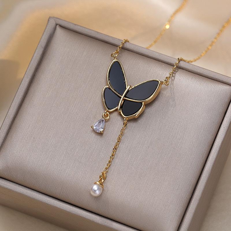 Butterfly Necklace with Color-Retaining Zircon - Fashionable, Versatile Women's Jewelry Accessory.