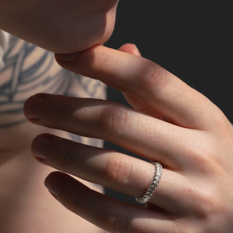 OVERGREY Laurel Ring