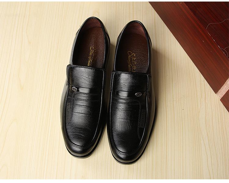2025 Men's Casual British Leather Slip-On Round Toe Shoes - Korean Style for Spring/Autumn