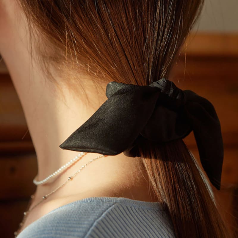 L’OMBRILLANT resin ribbon scrunchie