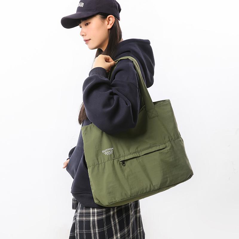 Premium skulderveske Lettvekts tøyveske for menn Anti-sprut fritid Bærbar pendlerveske med stor kapasitet