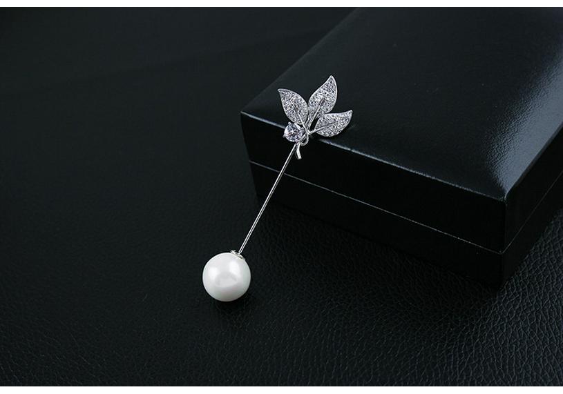 Unisex Crystal Leaf Brooch Pin: Gold-Plated Pure Copper with Micro-Set Zircon