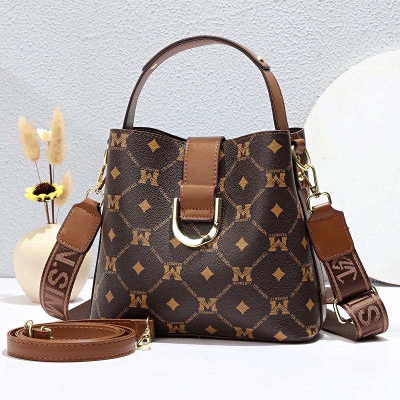 This year's popular bag 2025 new bag women's messenger bag casual pass women's bag bucket bag