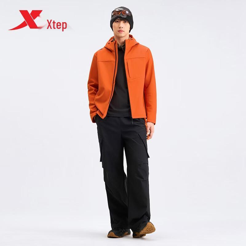 Xtep Men's Outdoor Windproof & Water-Resistant Thermal Softshell Jacket