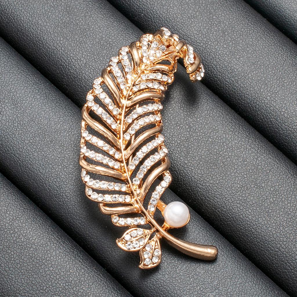 Diamond-encrusted Feather Brooch, Luxurious Pearl-encrusted Leaf Corsage Pin
