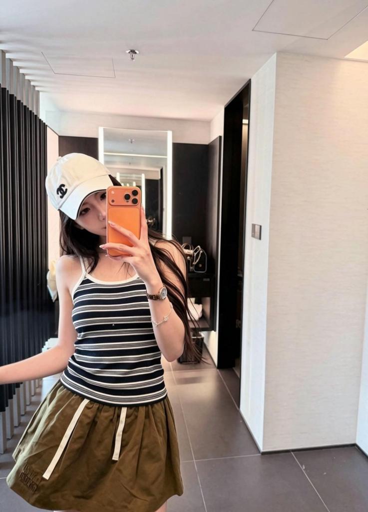 European-Style Striped Color-Block Knitted Camisole - Slim-Fit, Versatile, and Trendy Top
